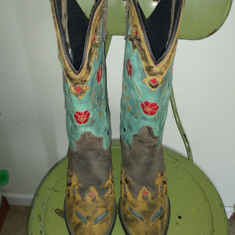 Laredo Miss Kate cowboy boots